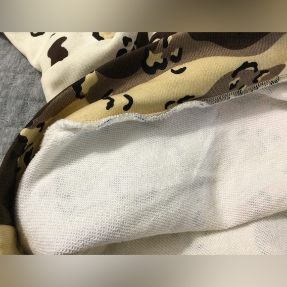 We Are Little Giants Creative Disruptors Choc Chip Camo Boy’s Hoodie Size 9/10 - Picture 10 of 10